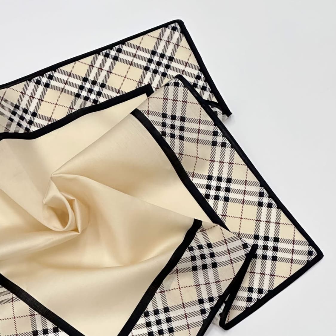 (새상품) burberry/ 버버리 쁘띠스카프 손수건 상품이미지1