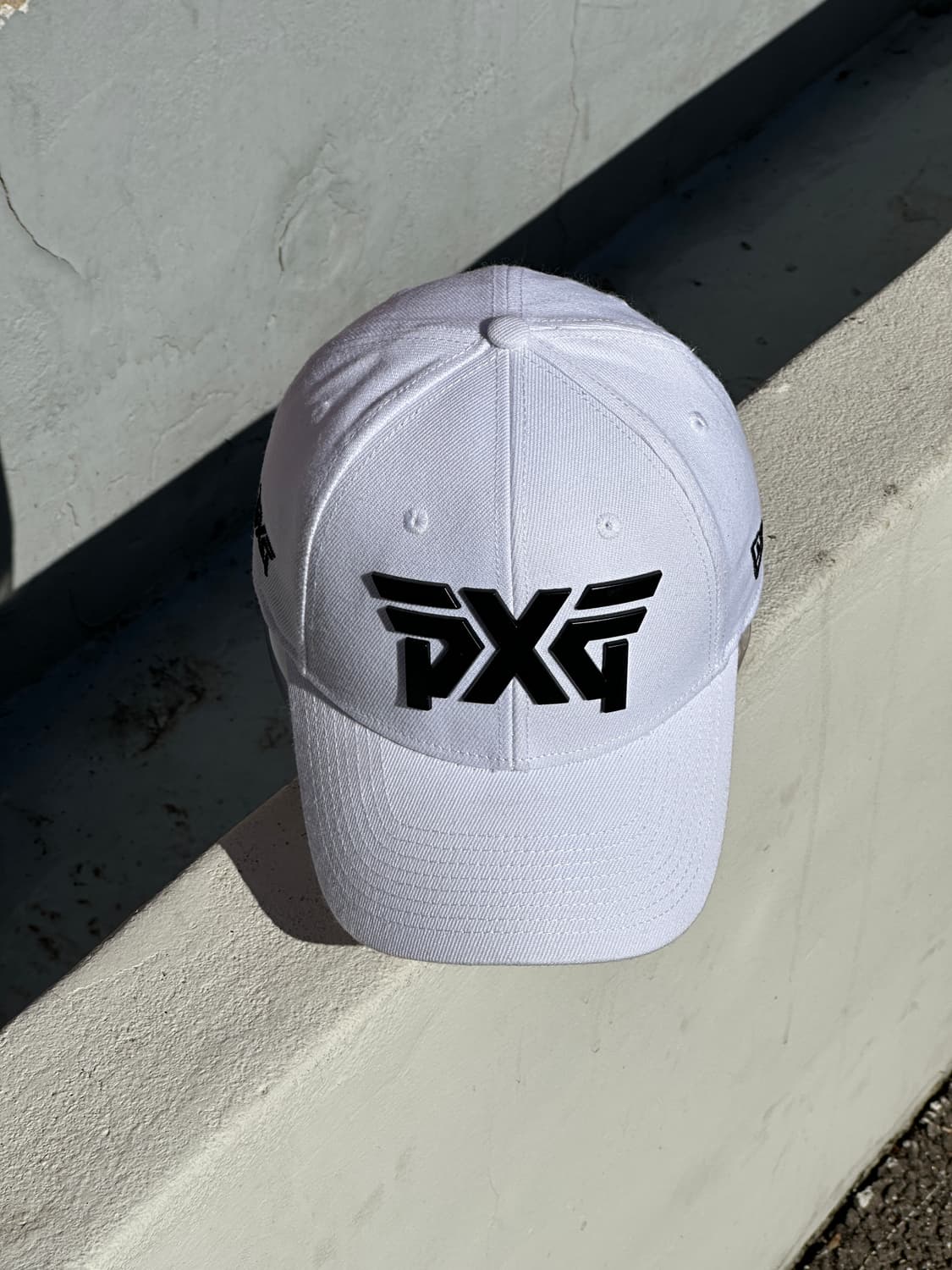 [F] PXG 골프 뉴에라 메탈로고 화이트 볼캡 모자 상품이미지1