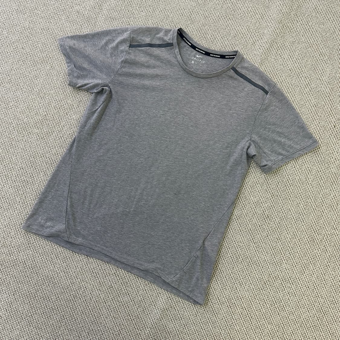 XL 나이키 드라이핏 러닝 반팔티 0414D 상품이미지1