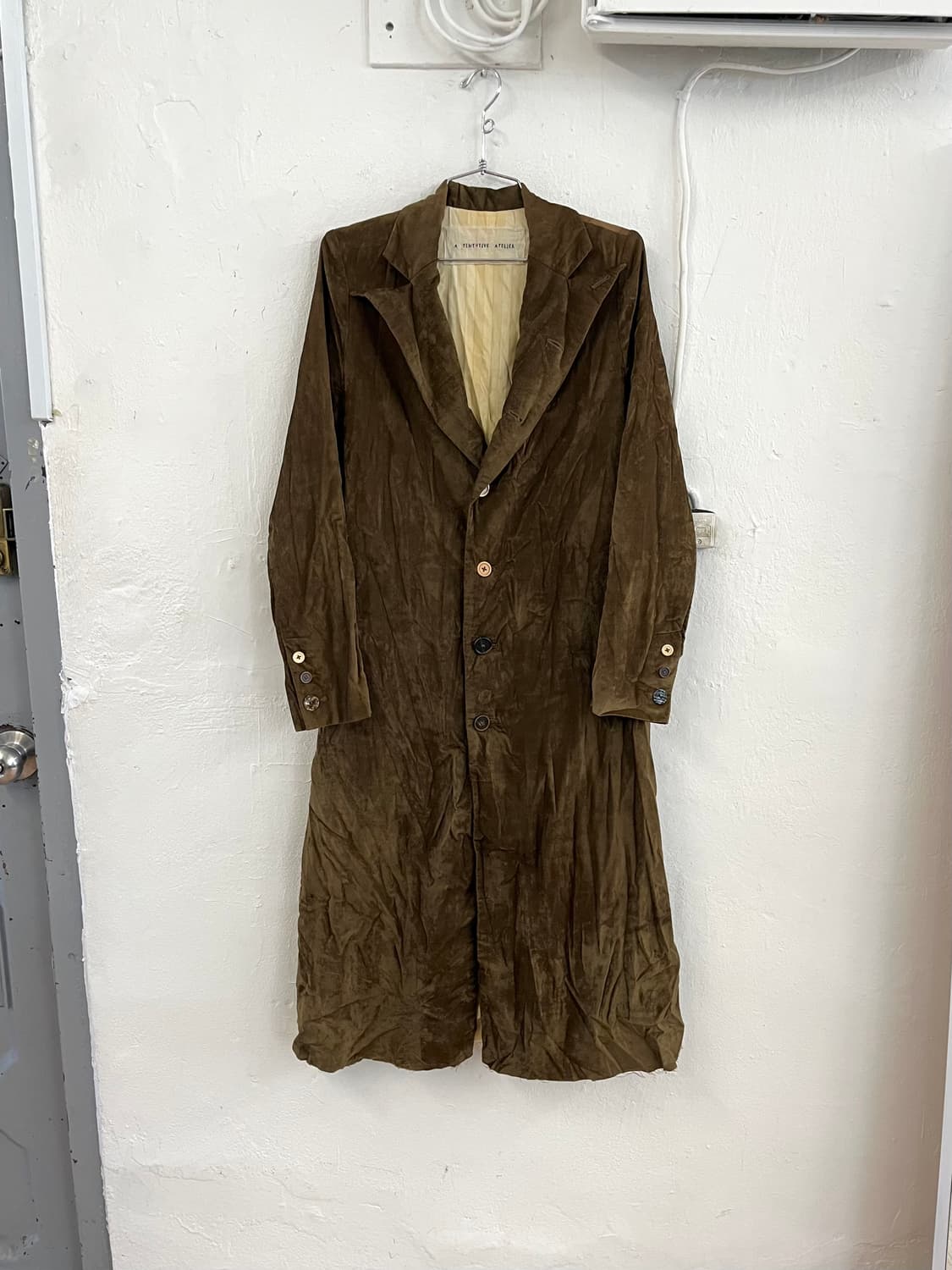 A TENTATIVE ATELIER 아티저널 벨루어 롱코트 상품이미지1