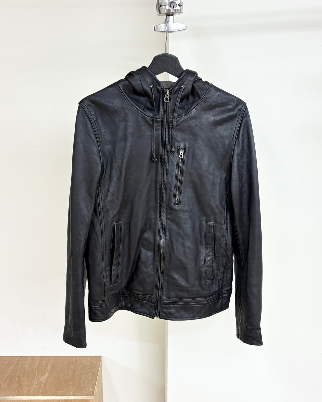 어반 리서치 블랙 쉽스킨 후디 레더 자켓 상품이미지1