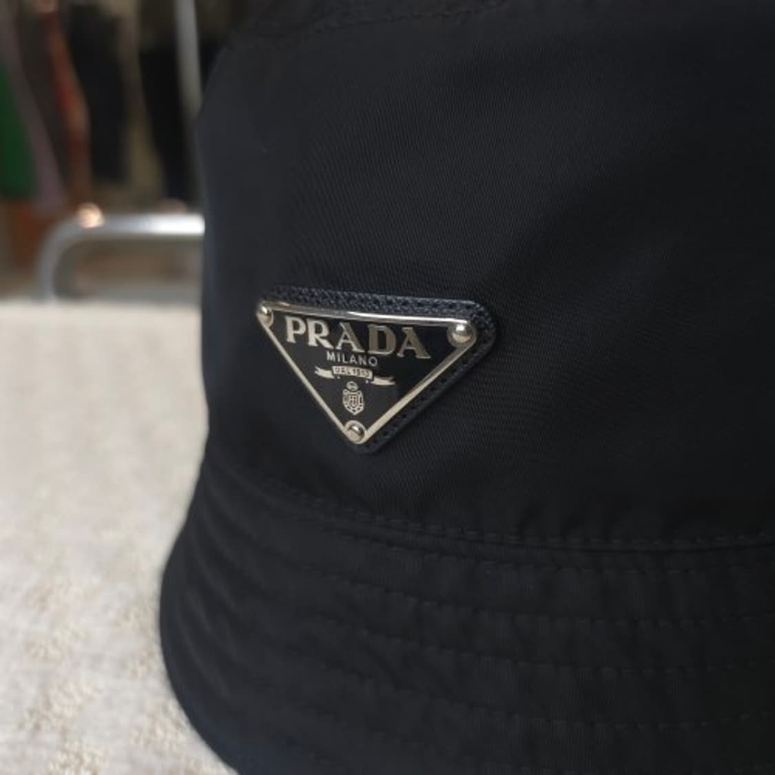 프라다 삼각로고 버킷햇 상품이미지2