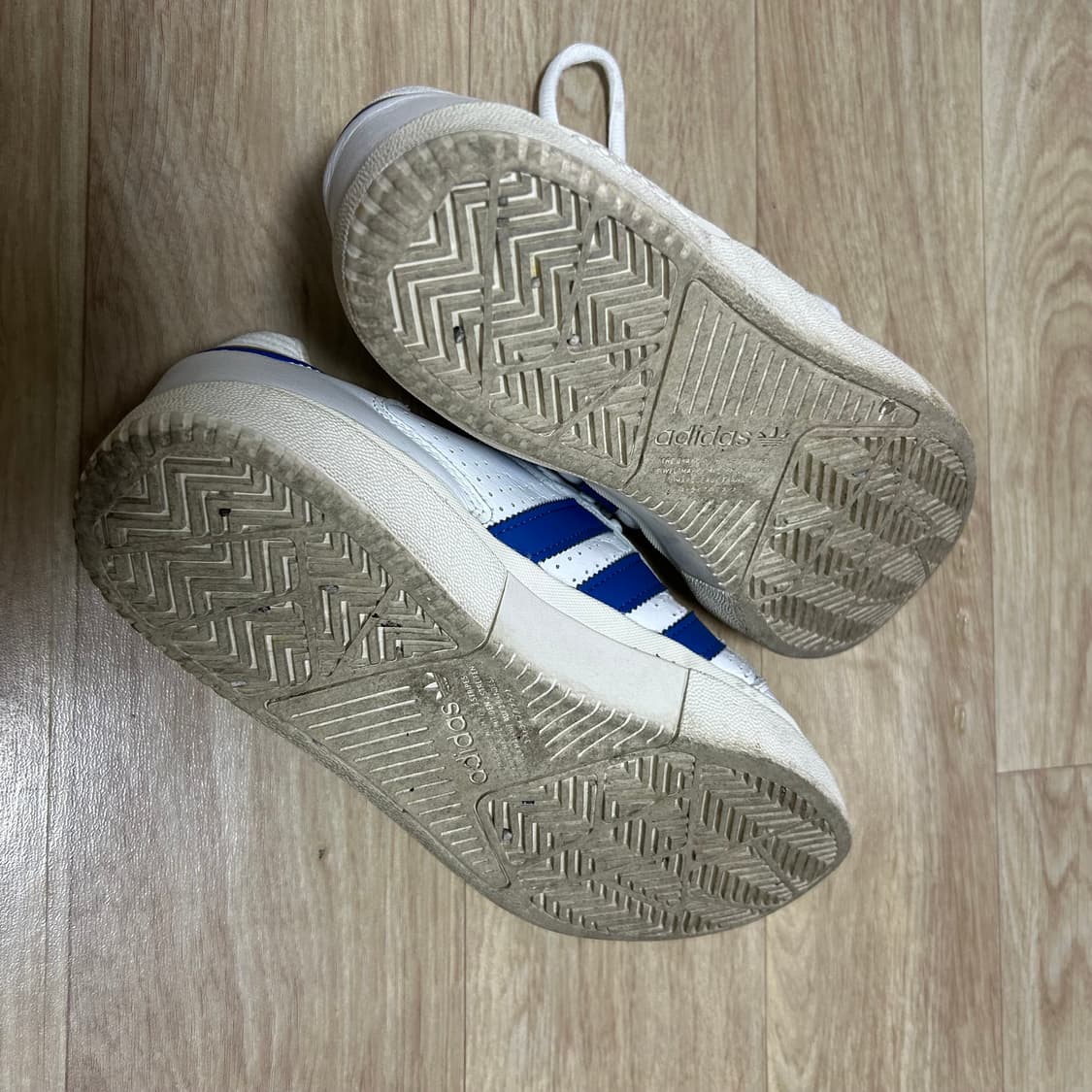 아디다스 타이션 로우 클라우드 화이트 로얄 블루 상품이미지5