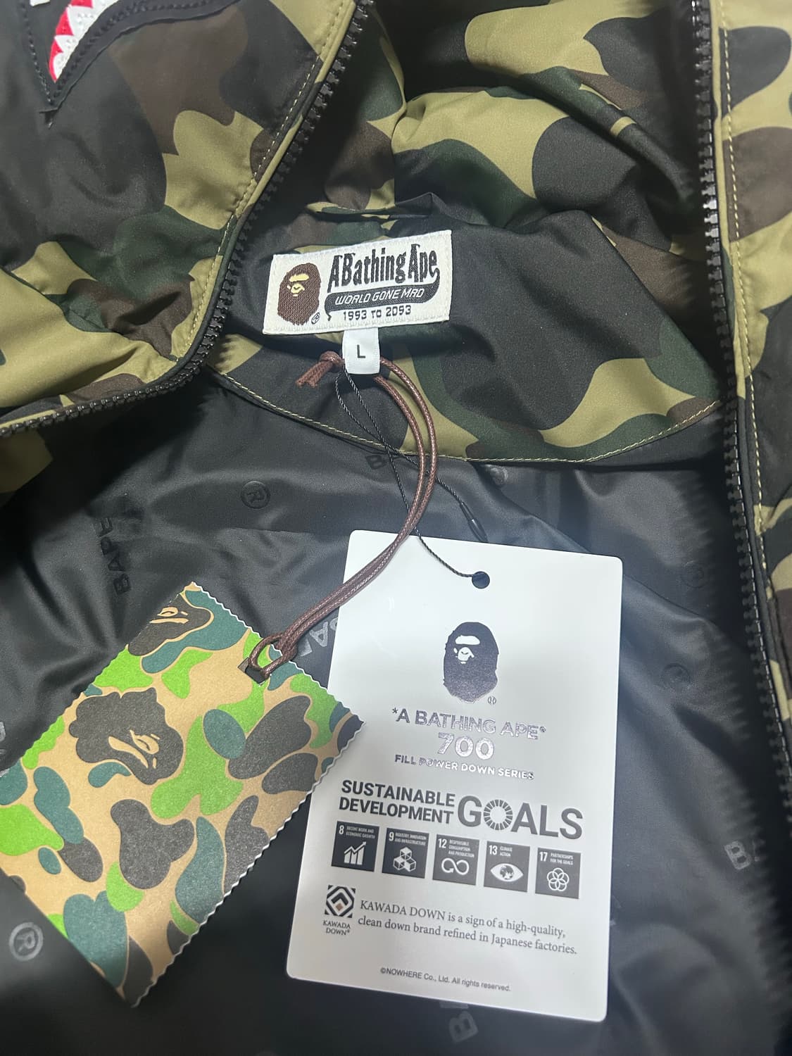 베이프 퍼스트 카모 샤크 다운 자켓 그린 상품이미지3