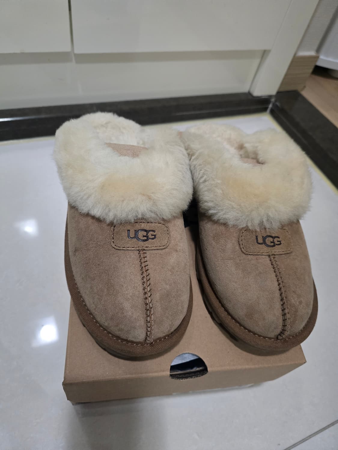 미국 UGG 어그 코케트 슬리퍼 230 상품이미지1