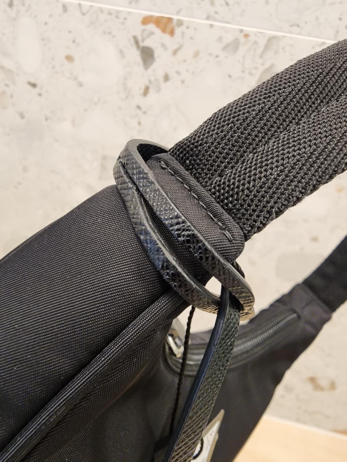 프라다 블랙 테수토 2000 리에디션 리나일론 호보백 2023 상품이미지9