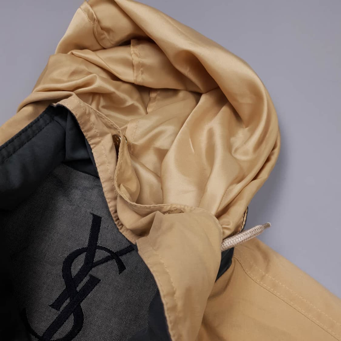 입생로랑 YSL 베이지 포켓 자수로고 히든후드 스윙톱  상품이미지5