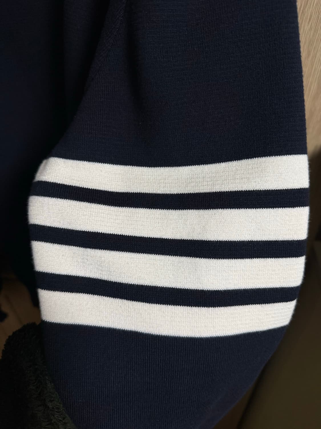 톰브라운 사선완장 밀라노스티치 금장 니트 네이비 5 상품이미지3