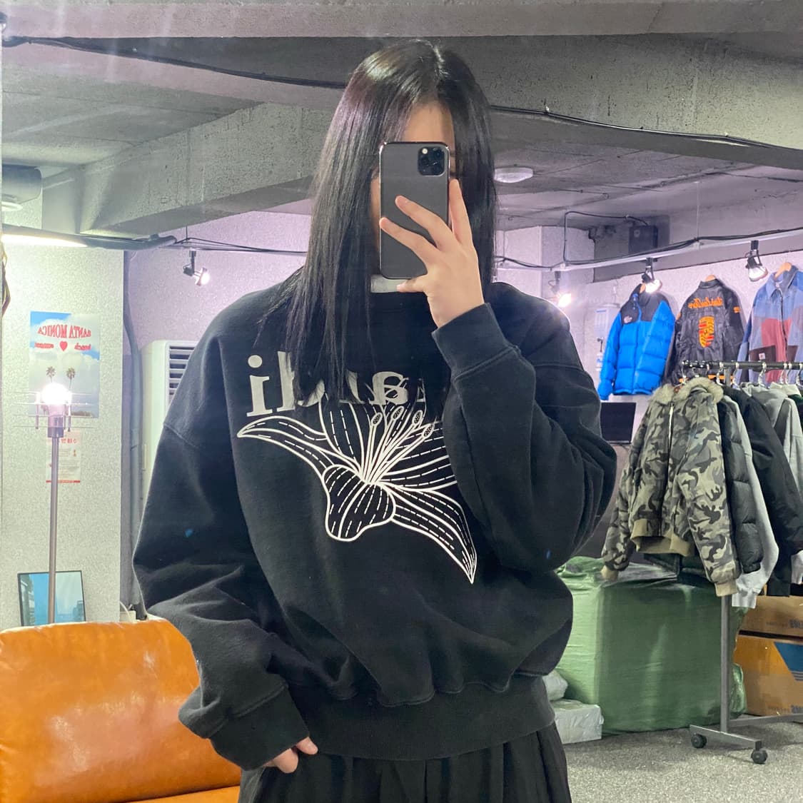 마르디 메크르디 플라워 로고 블랙 맨투맨 B3556 상품이미지1