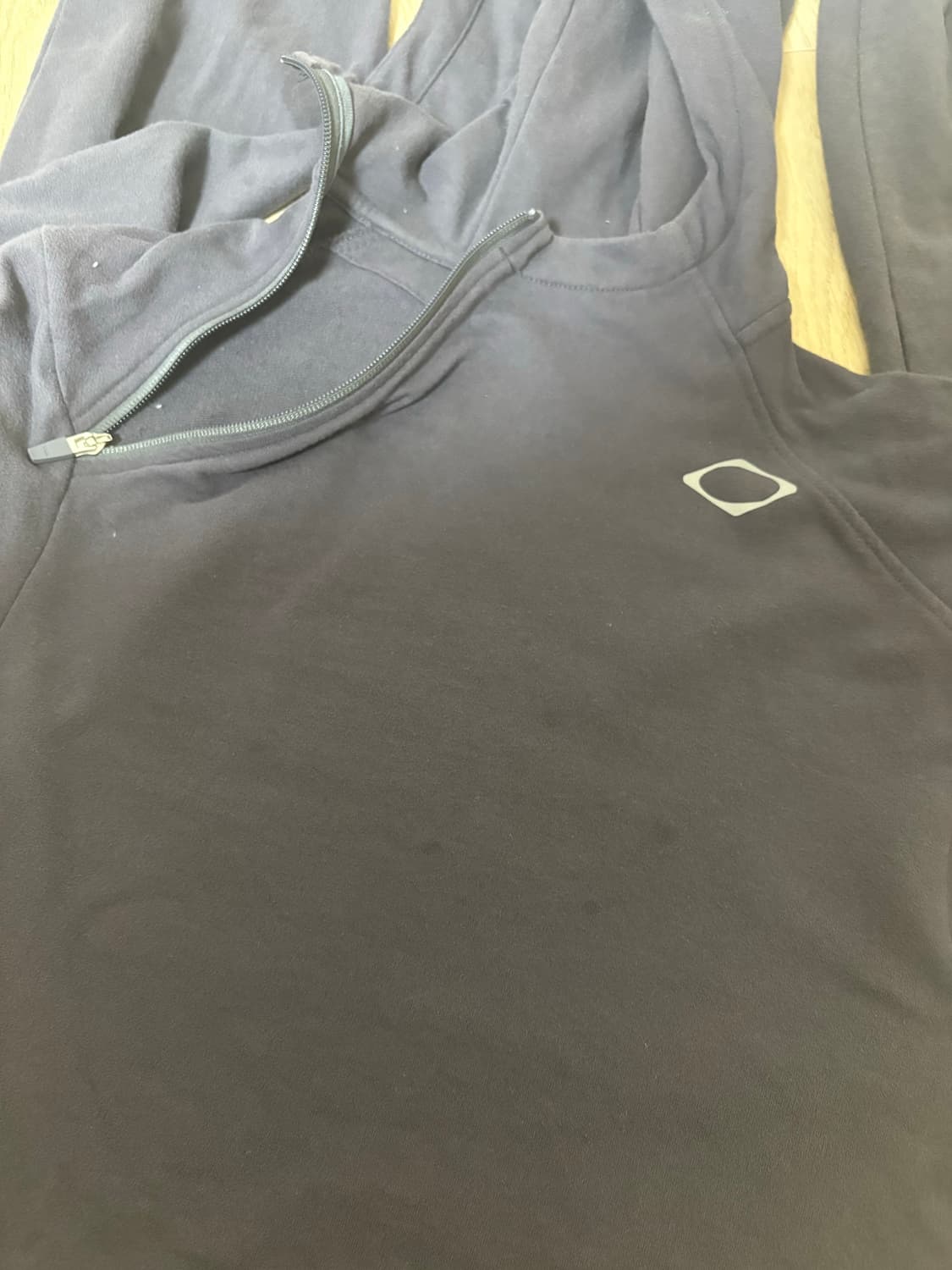 Mischief 미스치프 사이드 버튼 업 크롭 후드 워시드 차콜 상품이미지4