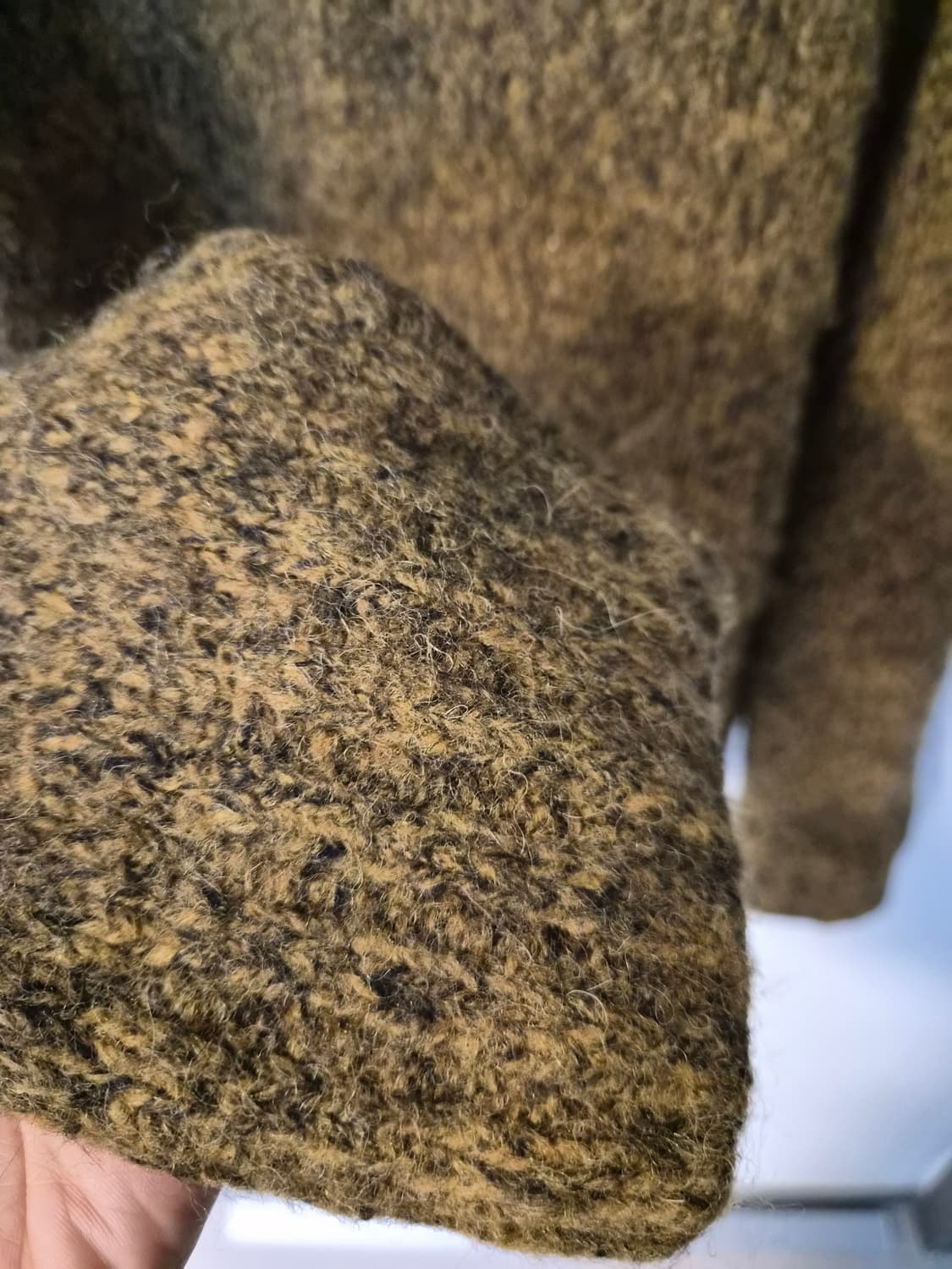 새상품 ​[COS] 코스 오버사이즈 브이넥 모헤어 믹스 니트 (머스타드/ 상품이미지3