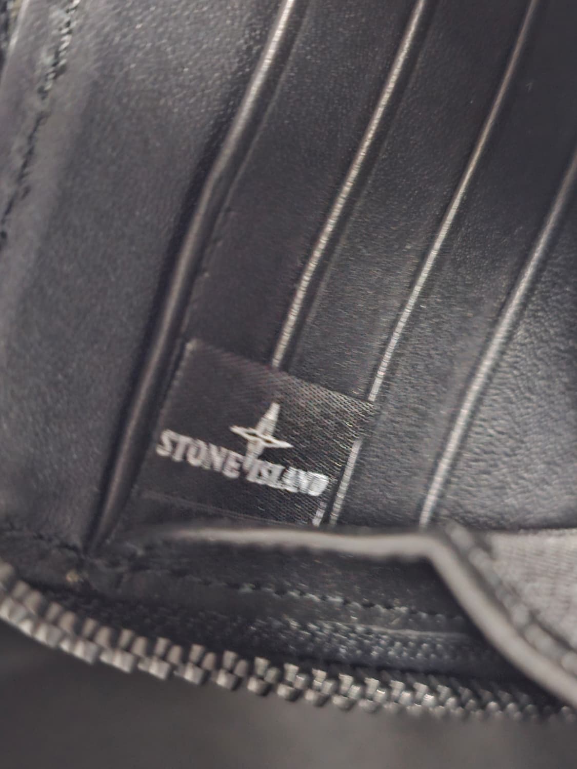 스톤아일랜드 리플렉티브 소가죽 장지갑 (새 상품) 상품이미지5