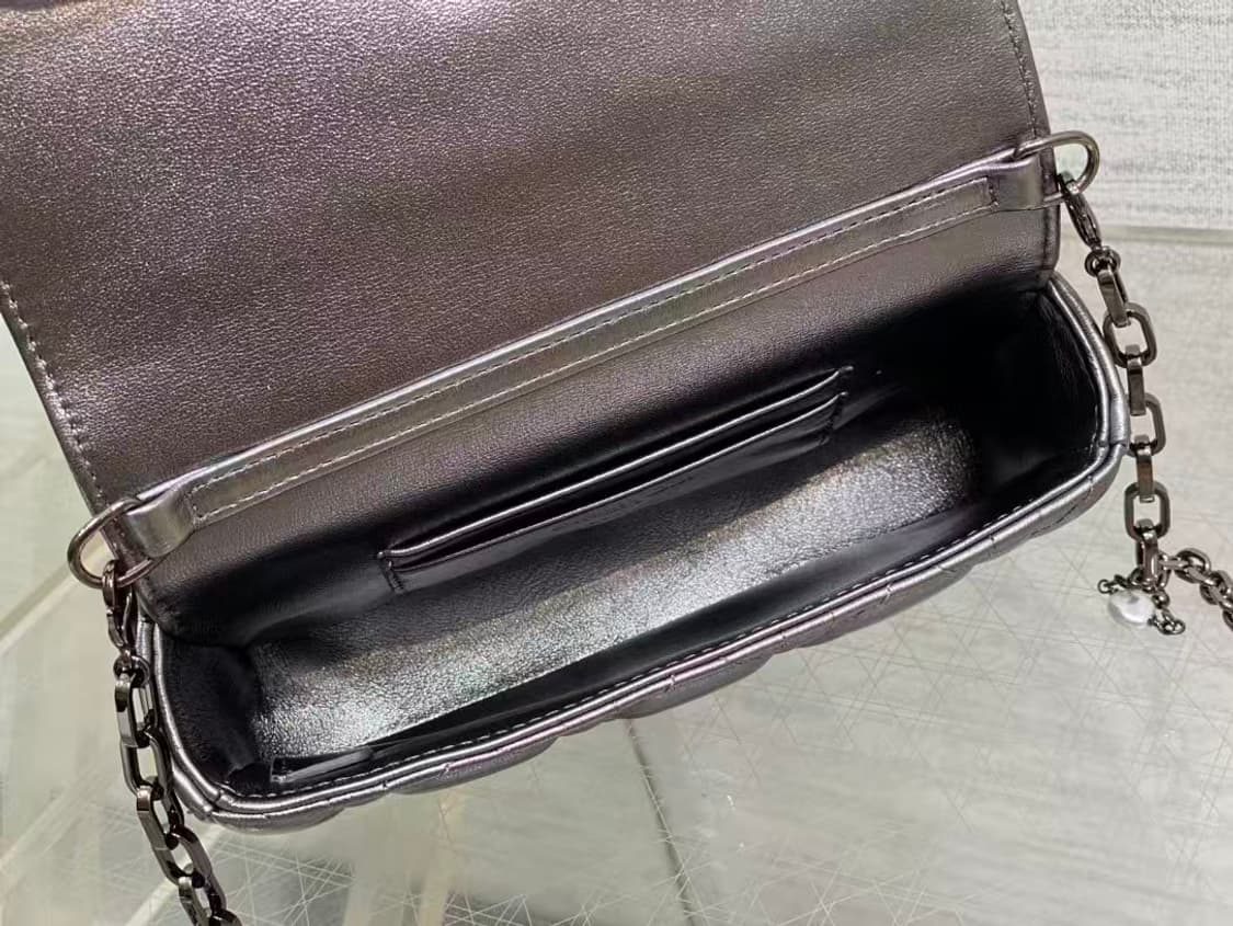 디올 크로스 백시그니처 넝쿨 체크로 클래식한 레터링 참장식
 상품이미지5