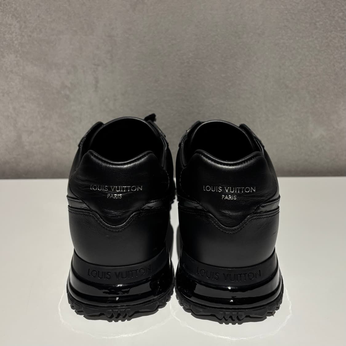 루이비통 프리즘 런어웨이 스니커즈 상품이미지4