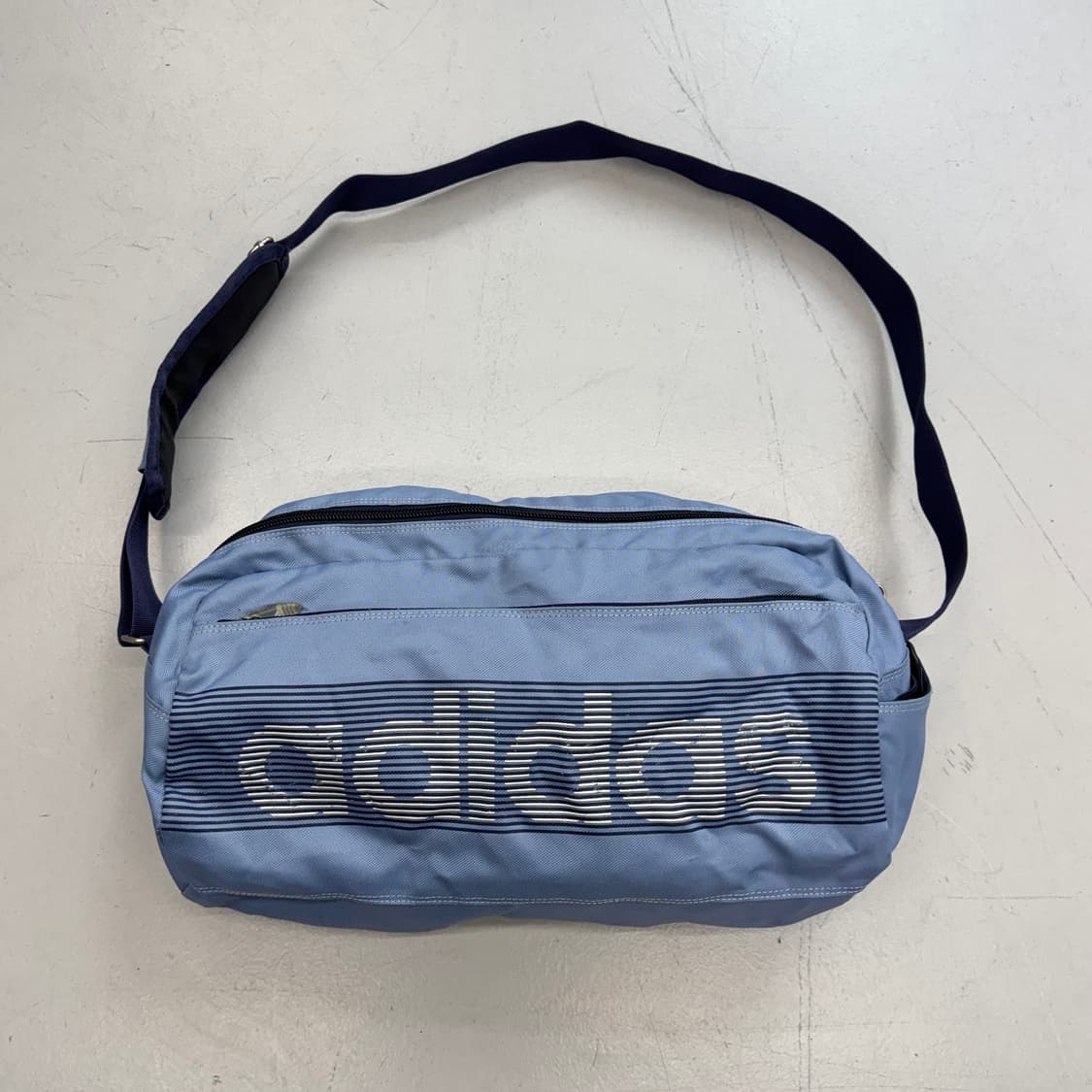 아디다스 00s Y2K 하늘색 빅로고 올드스쿨 크로스백 상품이미지2