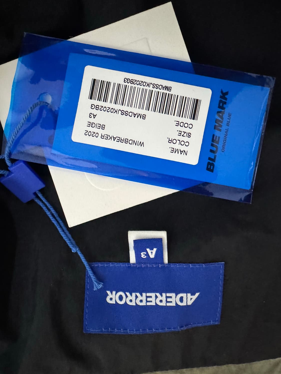 아더에러 그램퍼 베이지 A3사이즈 팝니다 상품이미지5