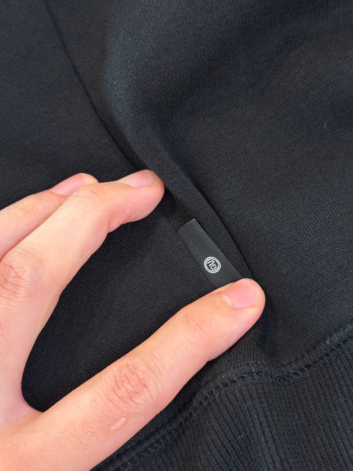 언더커버 X GU 지퍼 디테일 후드티 블랙 상품이미지6