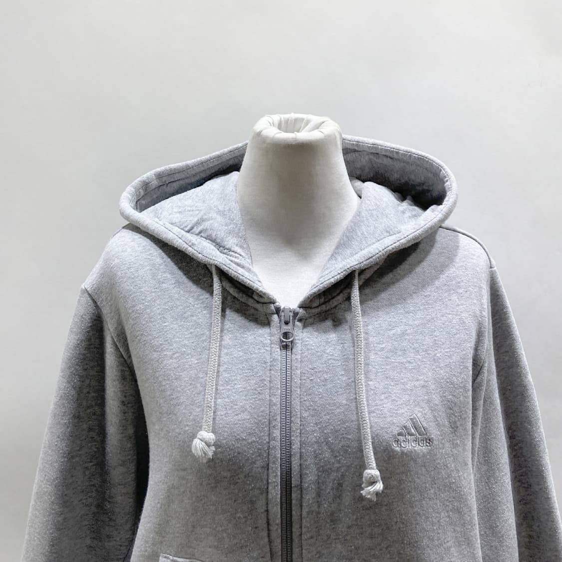 아디다스 여성 후드집업 숏기장 L  상품이미지2