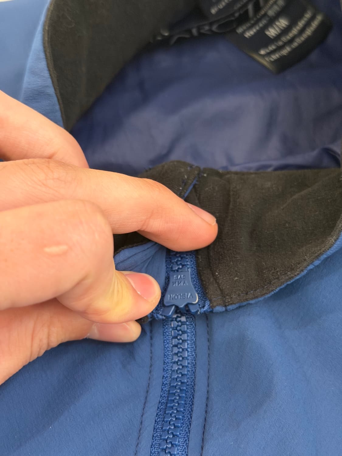 아크테릭스 아톰 경량패딩 베스트 네이비 상품이미지5