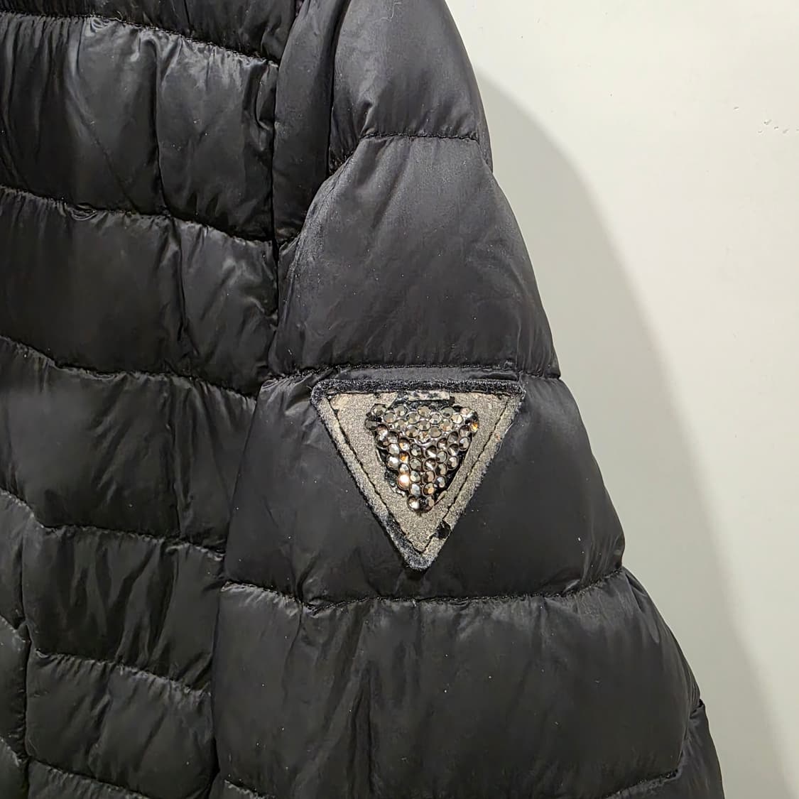 게스(GUESS) 경량 덕다운 롱패딩 상품이미지4