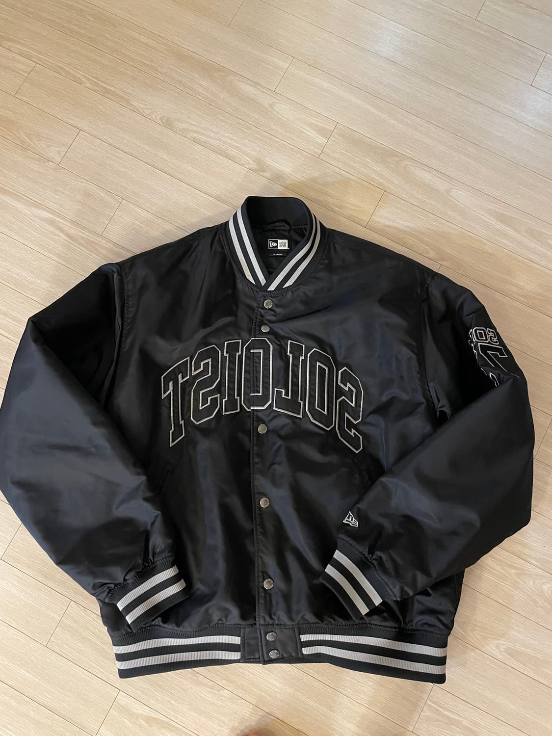 [XL] 솔로이스트 x 뉴에라 바시티 자켓 상품이미지1