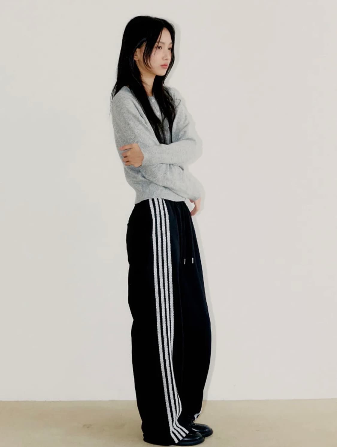 QUADRUPLE LACE TRACK PANTS, BLACK 상품이미지2