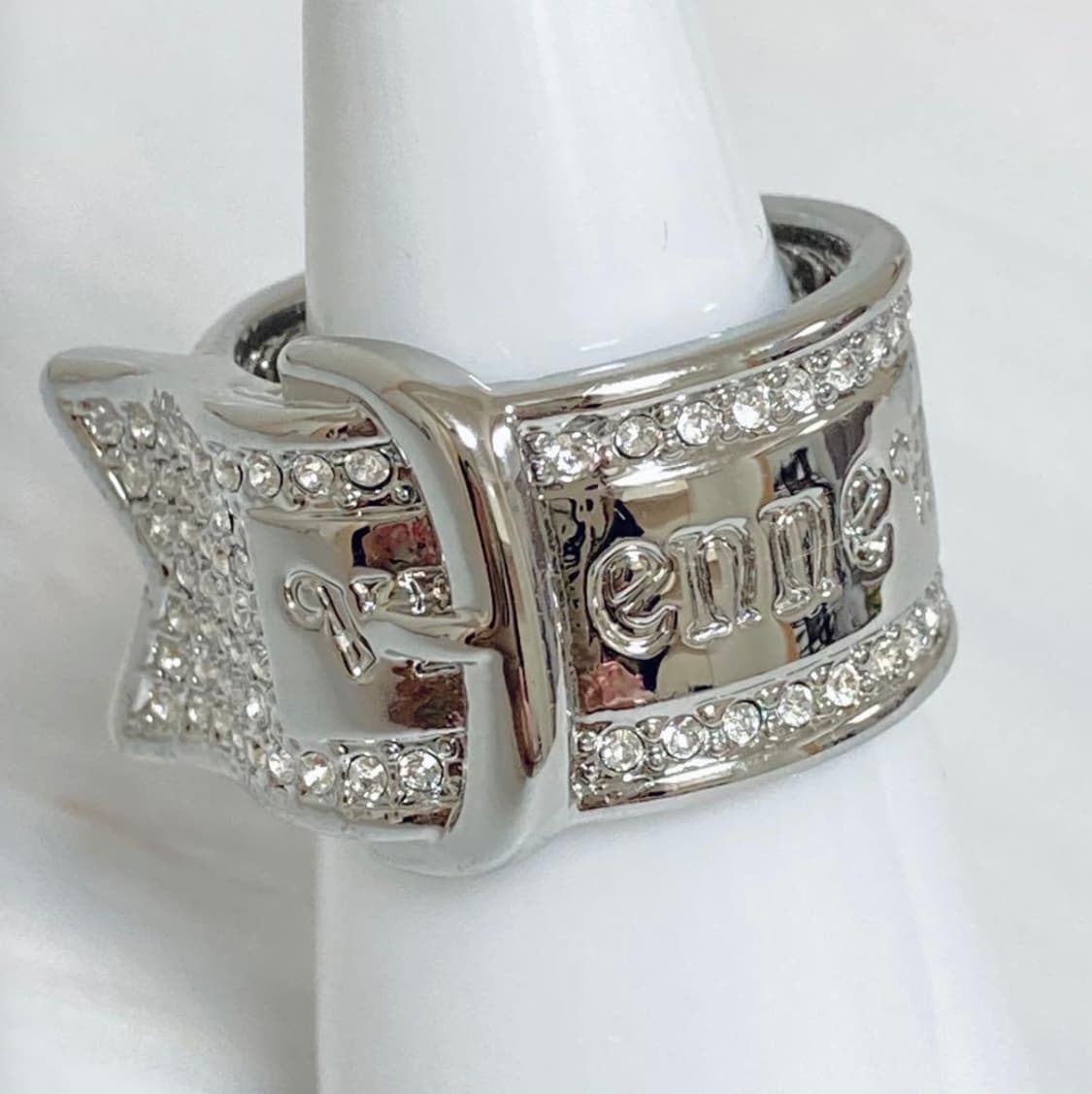 비비안웨스트우드 아카이브 레터링 로고 각인 화이트 크리스탈 벨트링 반지 상품이미지1