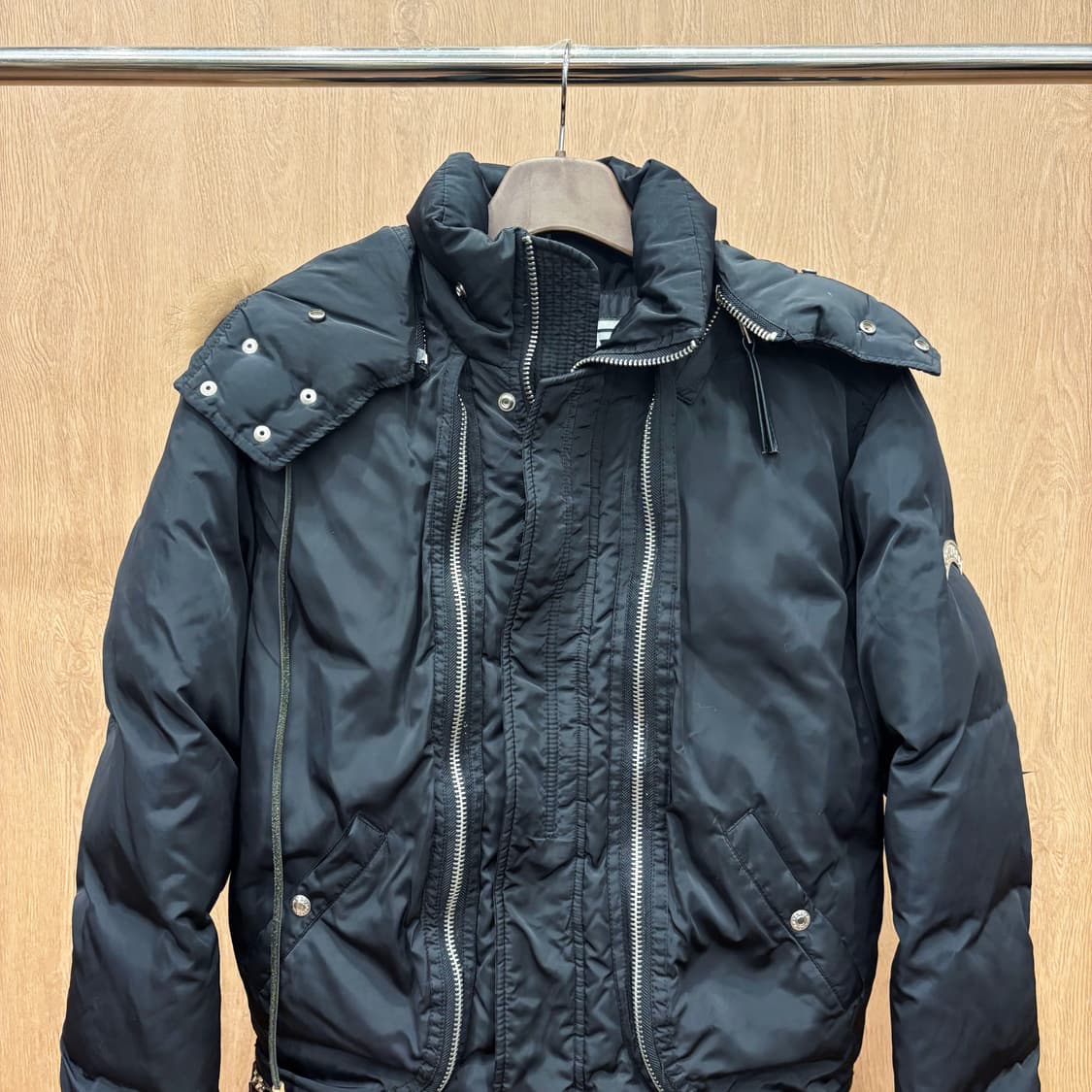 디스퀘어드2 다운 패딩 점퍼 후드 퍼 더블 지퍼 밑단 스트링 디테일 블랙 상품이미지4