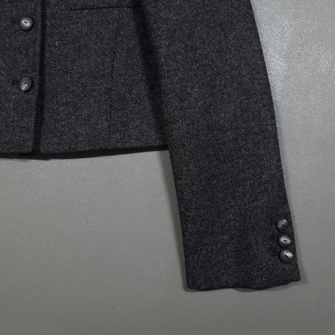 여성) 온앤온 아웃포켓 크롭 자켓 챠콜 싱글 버튼 미니멀 자켓 1 상품이미지6