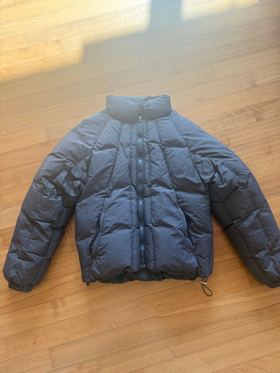 산산기어 21fw 푸퍼 다크 그레이 상품이미지1