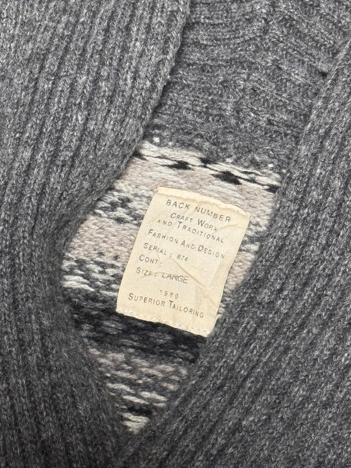 [L] 백 넘버 숄 카라 기하학 패턴 니트 가디건 상품이미지6