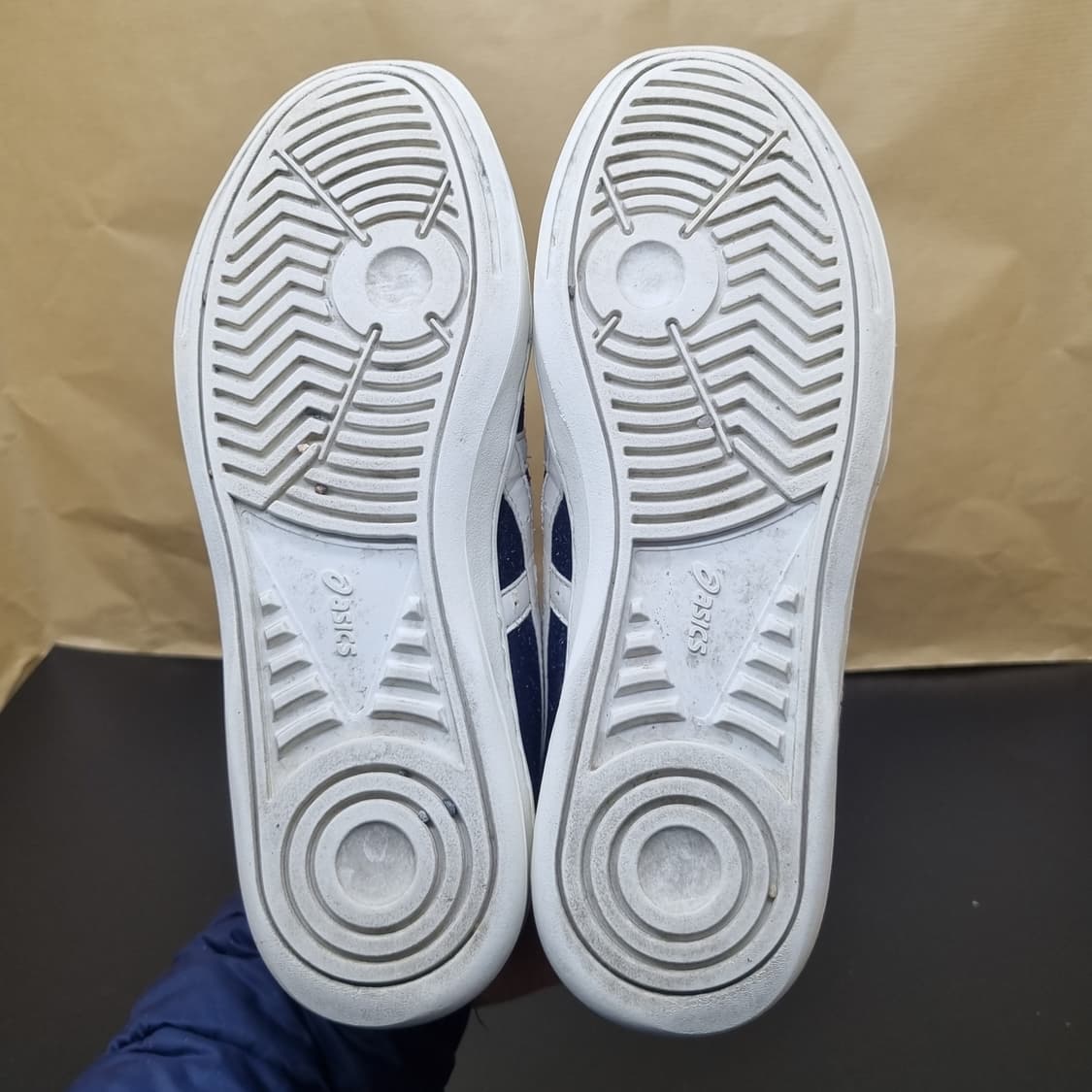 아식스 스웨이드 여성스니커즈 240 상품이미지3