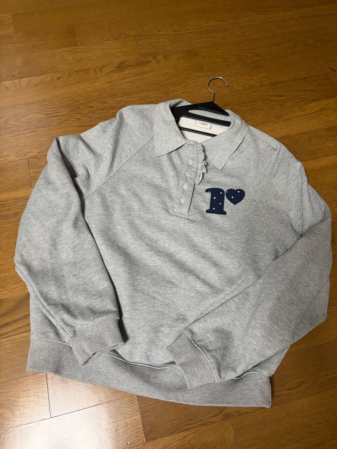 론론 프릴 카라 맨투맨 그레이 ronron 상품이미지5