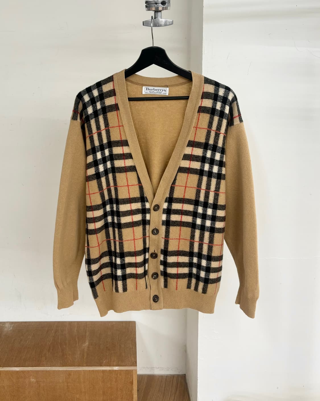 버버리 빈티지 베이지 노바 체크 브이넥 가디건 상품이미지1