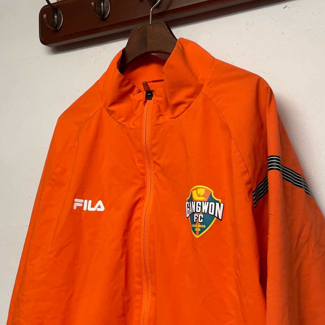 휠라 강원 FC 오렌지 바람막이 자켓   상품이미지2