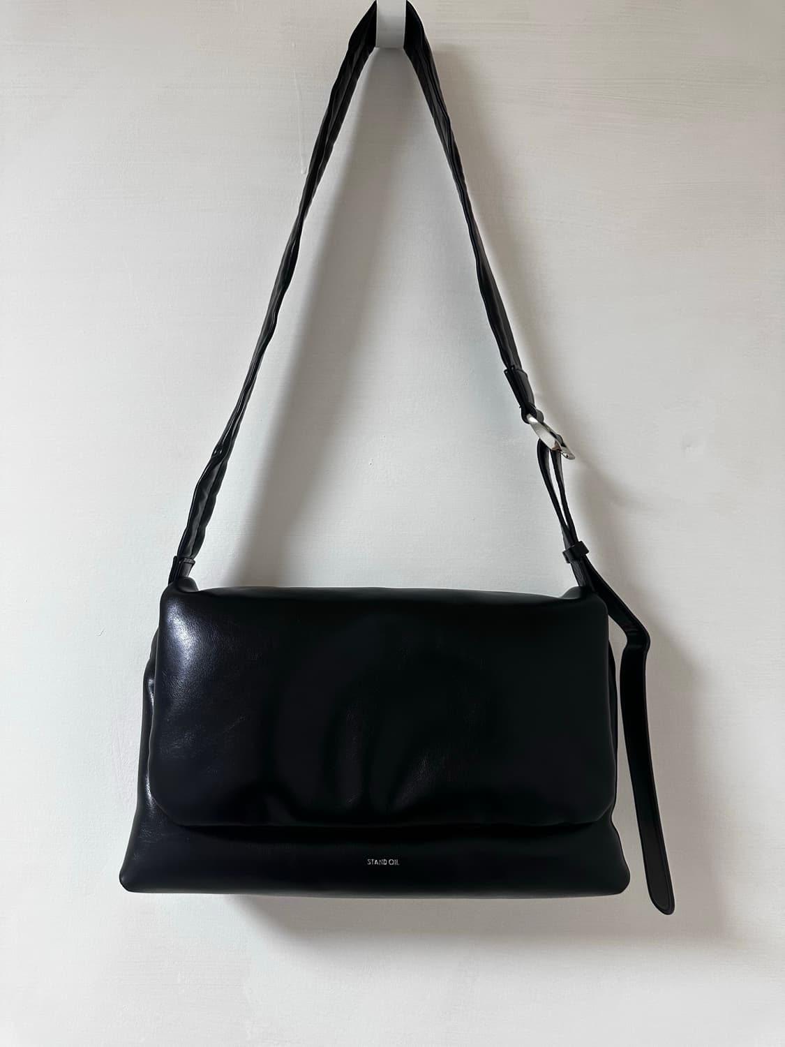 스탠드오일 플러피백 블랙 가방 stand oil 상품이미지1