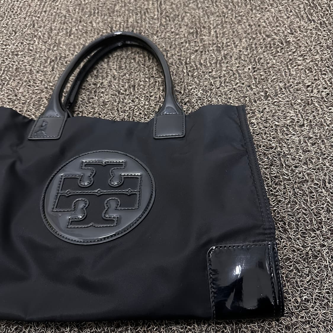 토리버치 엘라 여성 토트백 블랙 상품이미지4