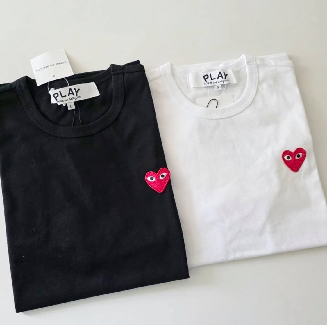 꼼데 하트 로고 화이트 반팔티 XL(새상품) 상품이미지3