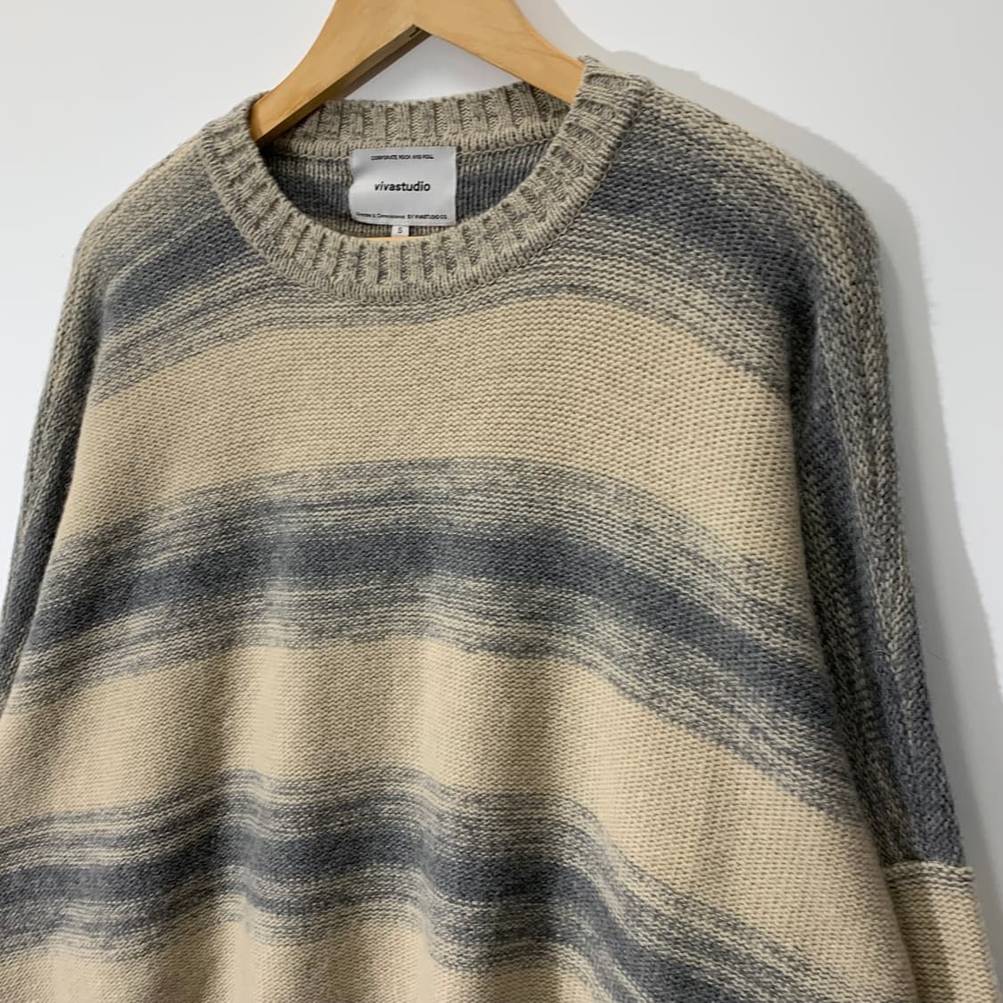 비바스튜디오 오버사이즈 스트라이프 니트 상품이미지2