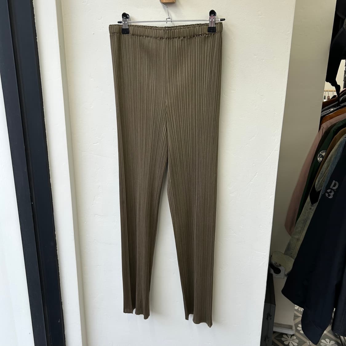 플리츠플리즈 카키 가디건&플리츠플리즈 카키 팬츠 상품이미지5