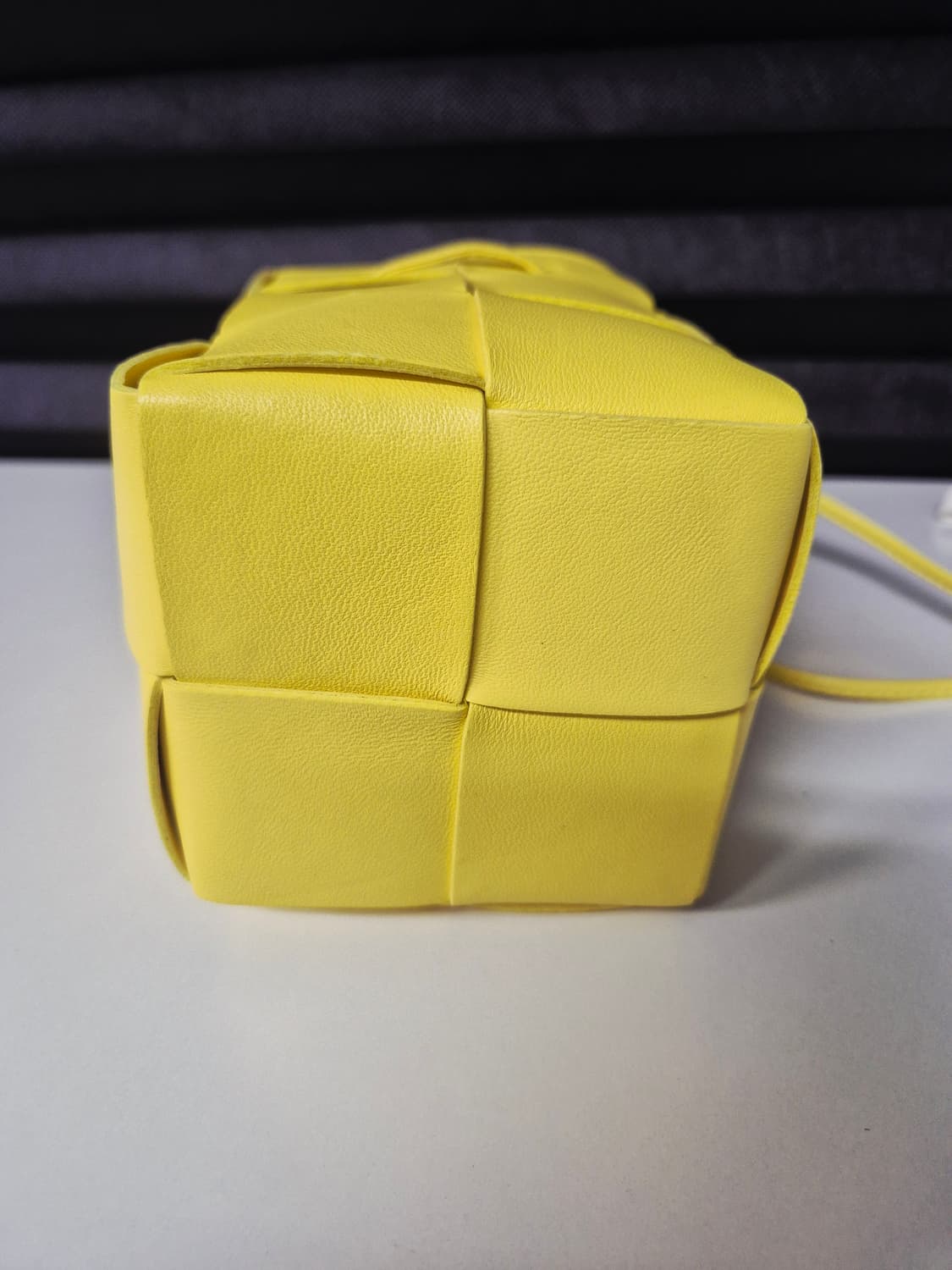 보테가 베네타 미니 버킷백 (새상품급) 상품이미지4