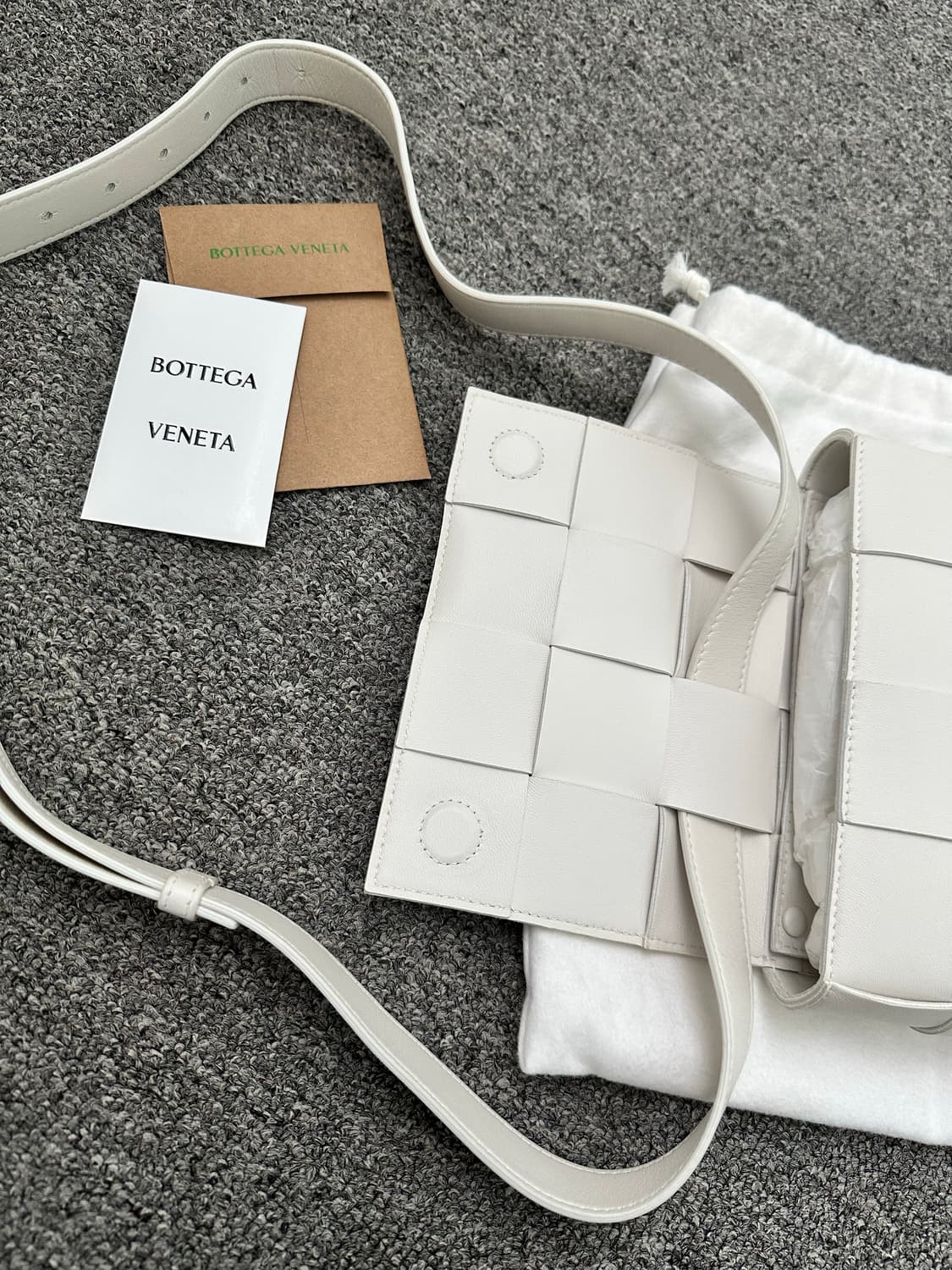 보테가베네타 카세트백 화이트 상품이미지7