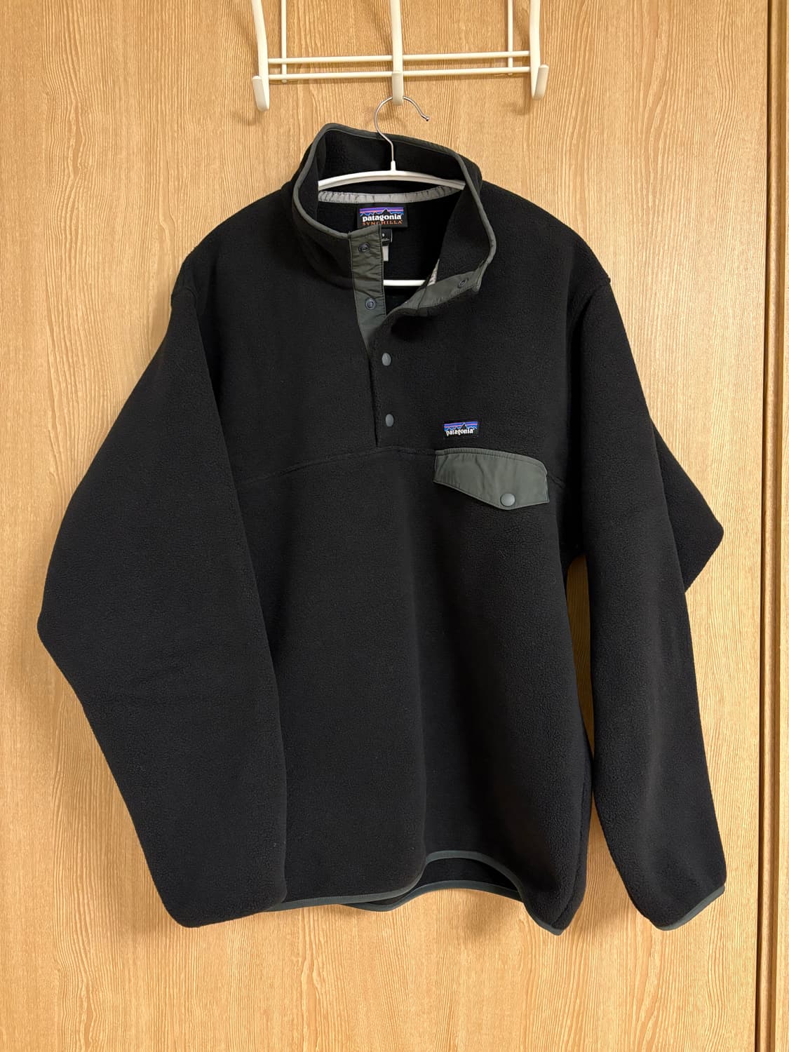 파타고니아 신칠라 스냅티 플리스 풀오버 블랙 포지 그레이 상품이미지1