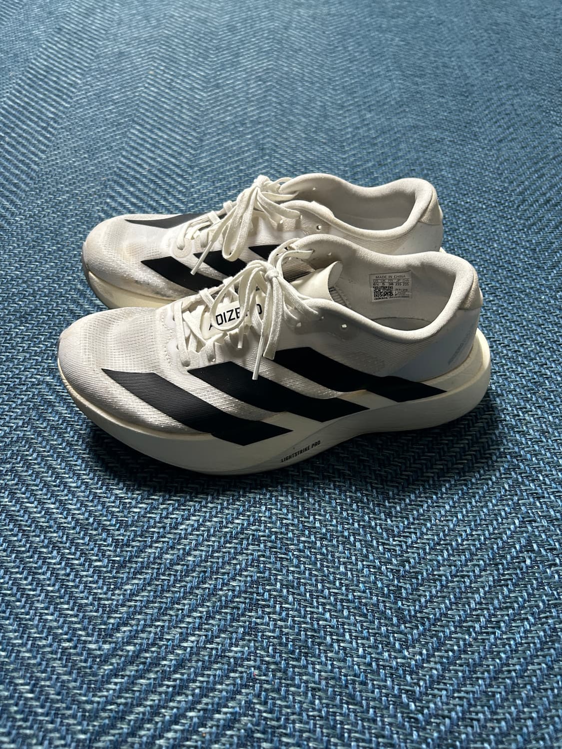 아디다스 아디제로 흰색 러닝화 235mm 상품이미지2