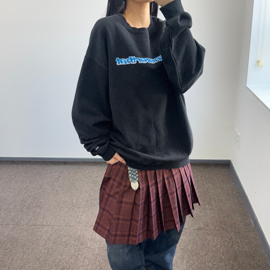 Thisisneverthat 디스이즈네버뎃 블루로고 블랙 맨투맨 상품이미지1