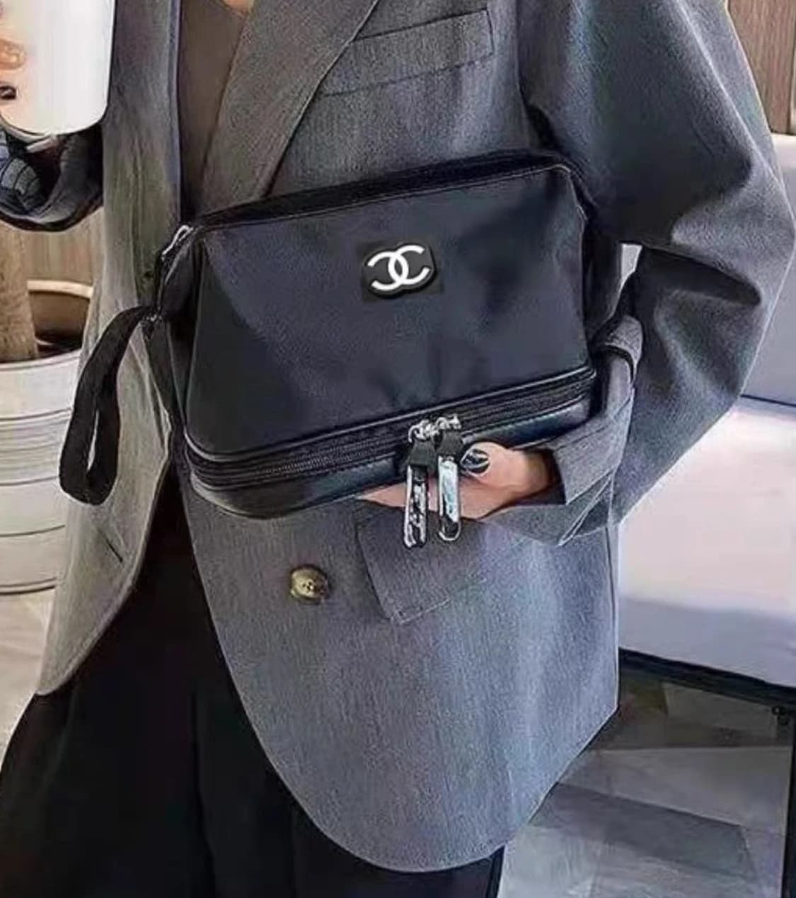 샤넬뷰티 화이트 로고 빅 파우치 클러치 블랙  상품이미지1