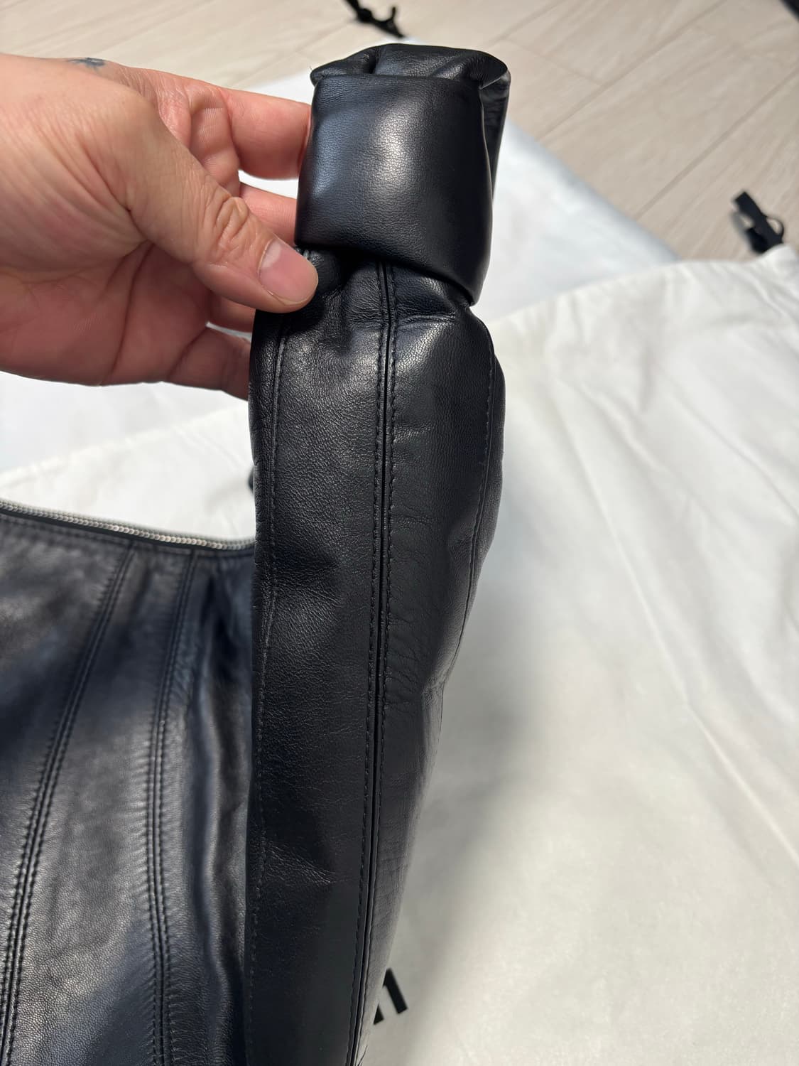 르메르 범백 라지 크루아상 백 블랙 나파 상품이미지3