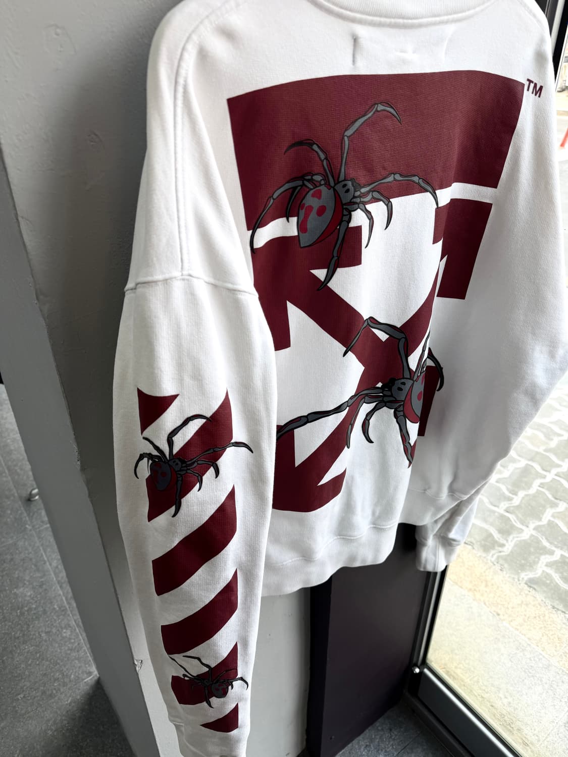 L/ 오프화이트X스파이더 백로고 기모 맨투맨 상품이미지8