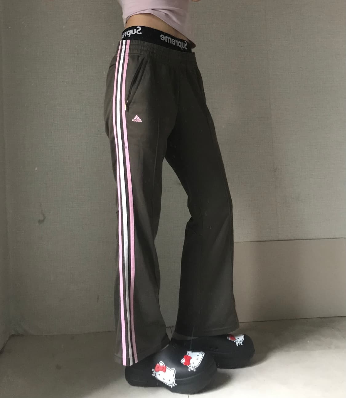 아디다스 카키 핑크 부츠컷 트레이닝 팬츠 상품이미지1