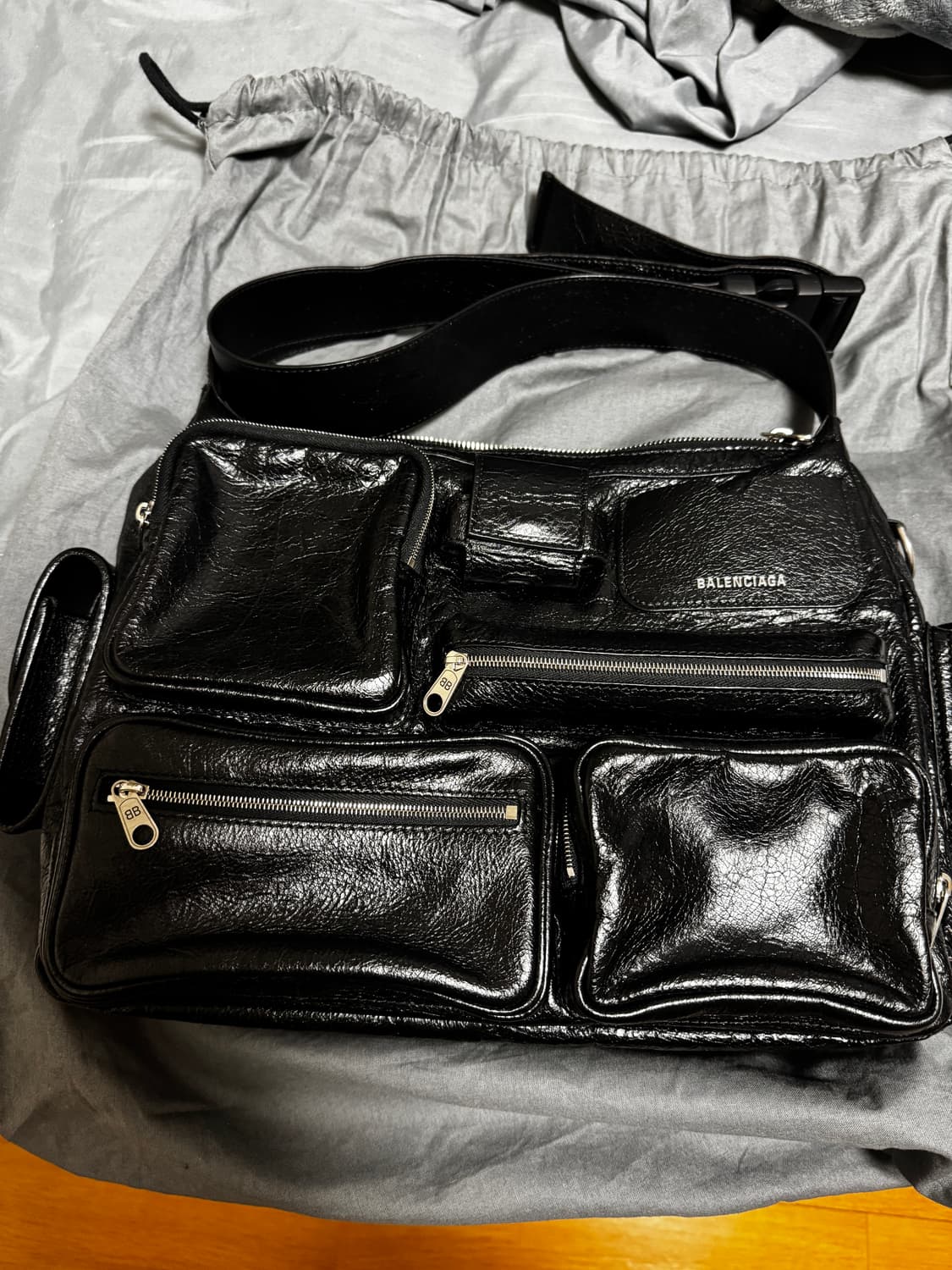 발렌시아가 슈퍼비지 메신저백 상품이미지1